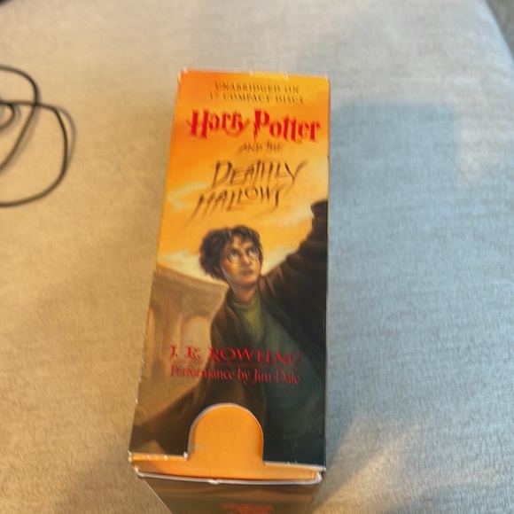 J.K.Rowling
Harry Potter and the Deathly Hallows unabridged on 17 compac… - Picture 3 of 4